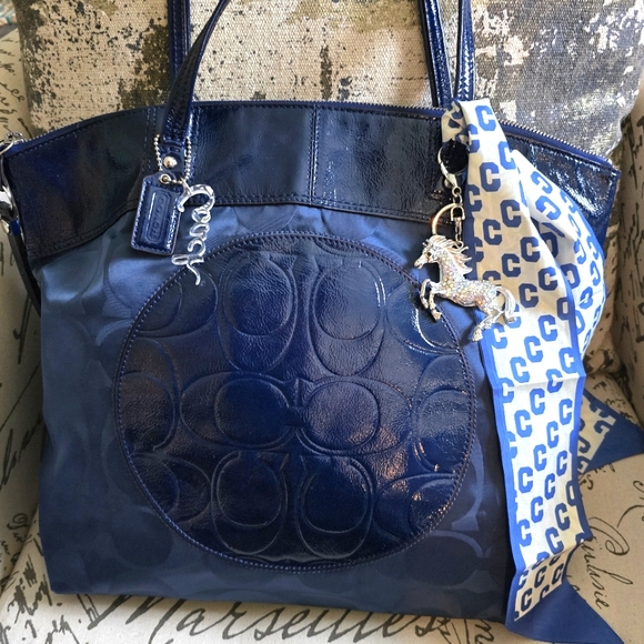 COACH LAURA NYLON/ PATENT LEATHER TOTE SV/NAVY F19440 EUC w/ Twilly/ Horse Charm - Picture 1 of 17